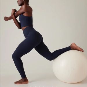 Athleta Salutation Stash Tight Leggings